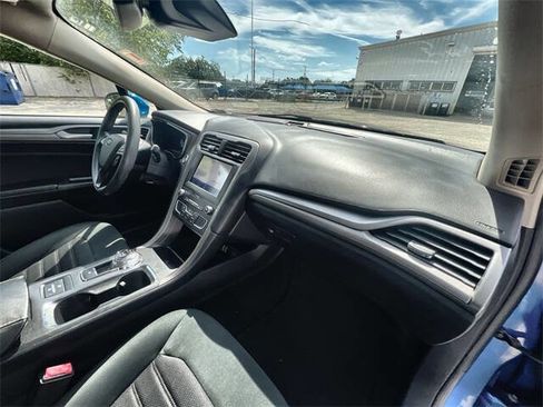 Used 2020 Ford Fusion SE image 28