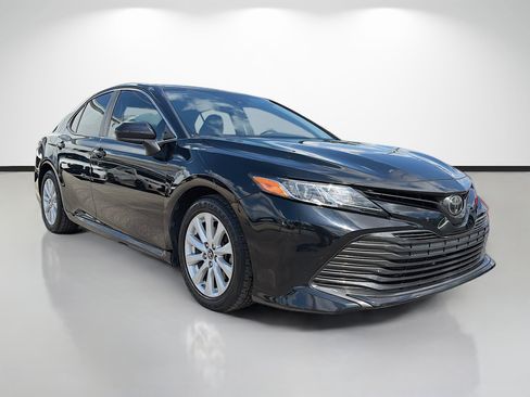 Used 2019 Toyota Camry LE FWD image 7