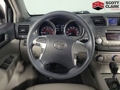 Used 2012 Toyota Highlander FWD w/ Tech Pkg image 20
