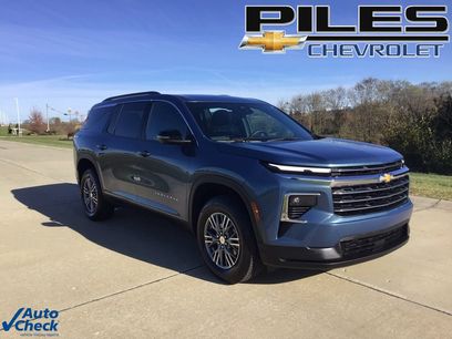 Used 2024 Chevrolet Traverse LT