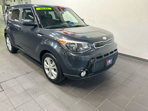 Used 2016 Kia Soul + FWD image 2