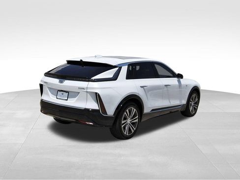 New 2026 Cadillac Lyriq Luxury AWD/4WD image 4