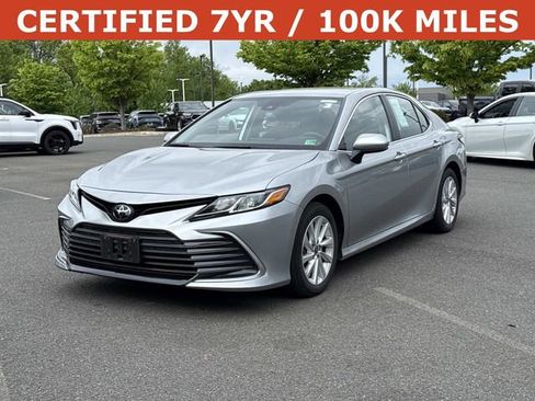Used 2024 Toyota Camry LE FWD image 5