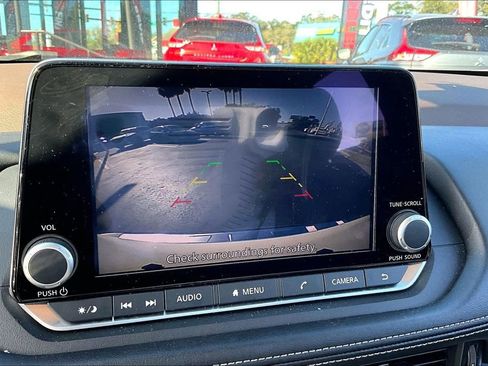 Used 2023 Nissan Rogue SV image 13