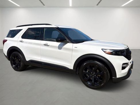 Used 2023 Ford Explorer ST-Line w/ Class IV Trailer Tow Package AWD/4WD image 6