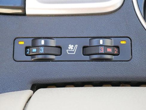 Used 2019 Toyota Highlander Limited Platinum image 26