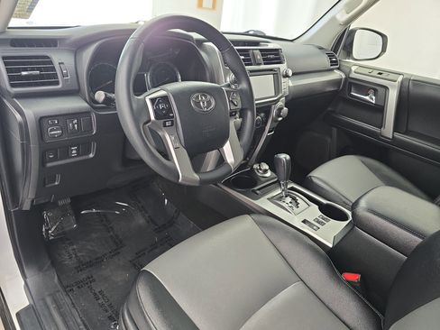 Used 2018 Toyota 4Runner SR5 Premium image 16