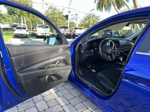 Used 2025 Hyundai Elantra SEL FWD image 22