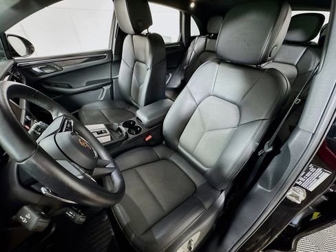 Used 2024 Porsche Macan image 16