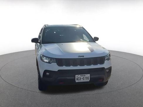 Used 2025 Jeep Compass Trailhawk AWD/4WD image 3