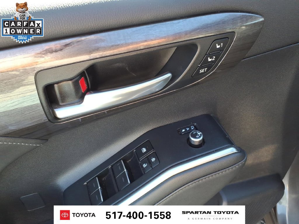 Used 2024 Toyota Highlander Limited AWD/4WD image 16