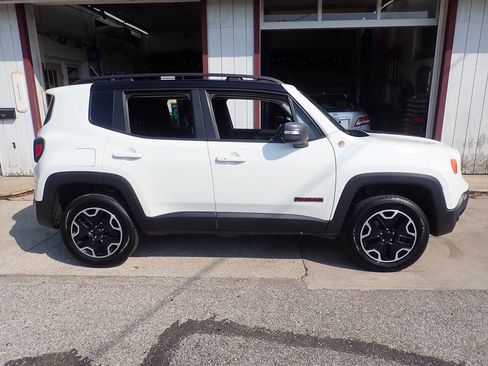 Used 2016 Jeep Renegade Trailhawk w/ Cold Weather Group image 26