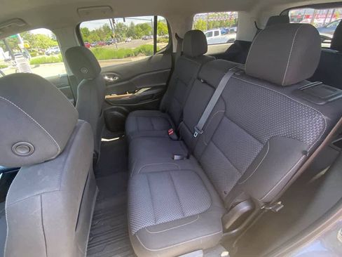 Used 2021 GMC Acadia SLE FWD image 21