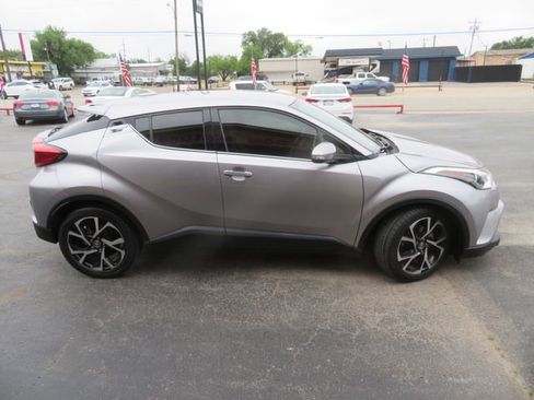 Used 2019 Toyota C-HR image 4