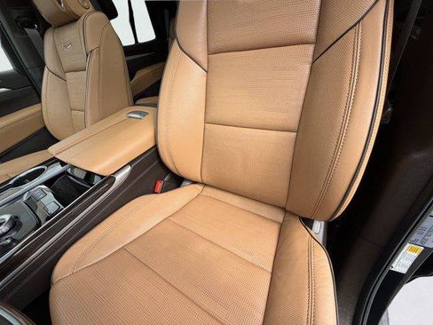 Used 2026 Cadillac Escalade Luxury w/ LPO, Radiant Package AWD/4WD image 38