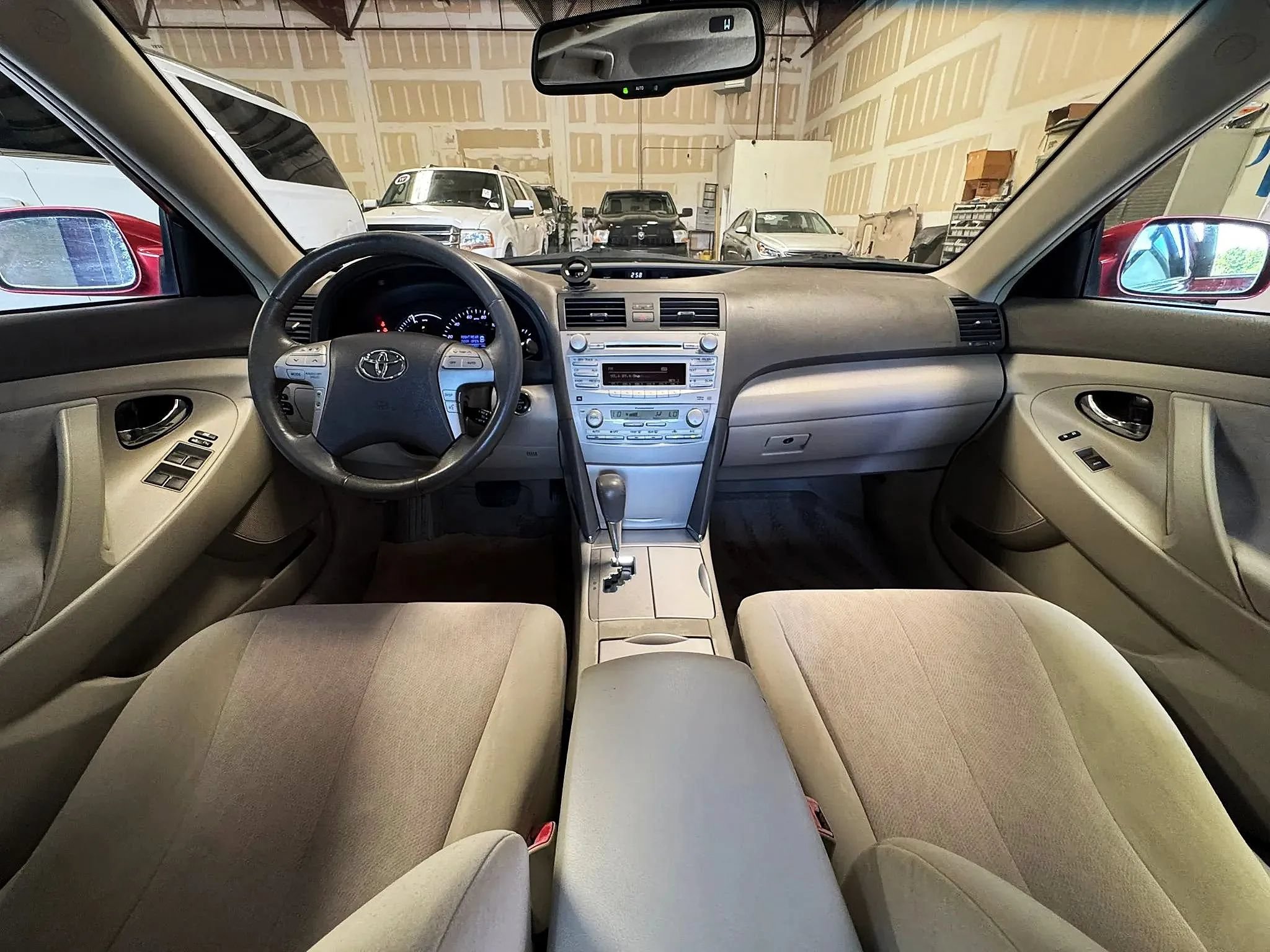 Used 2010 Toyota Camry Hybrid w/ Upgrade Pkg FWD image 12