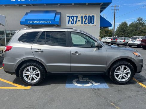 Used 2011 Hyundai Santa Fe SE FWD image 2