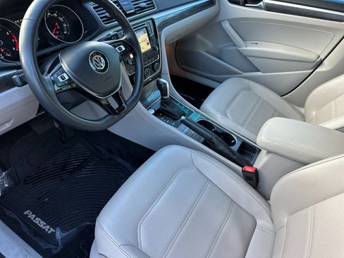 Used 2018 Volkswagen Passat 2.0T SE image 10