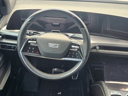 New 2026 Cadillac Vistiq Premium Luxury AWD/4WD image 17