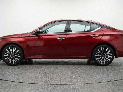 Used 2025 Nissan Altima 2.5 SV image 5