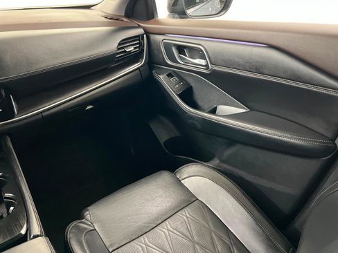 Used 2023 Nissan Rogue Platinum image 10