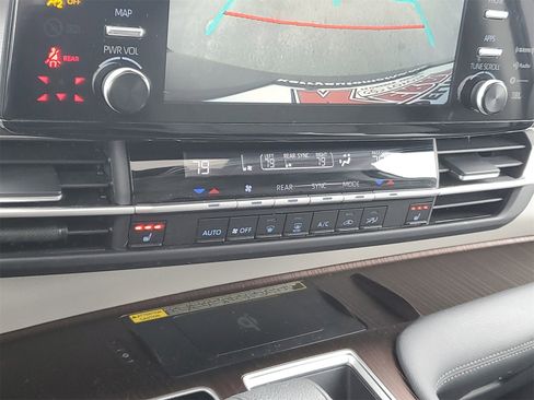 Certified 2023 Toyota Sienna XLE w/ XLE Plus Package image 28