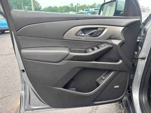 Used 2023 Chevrolet Traverse LT w/ LT Premium Package AWD/4WD image 14