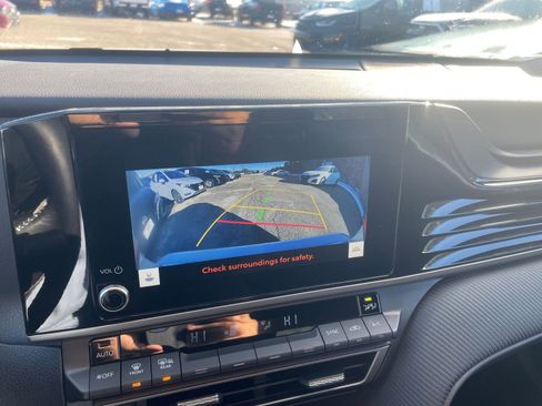 Used 2025 Toyota Camry SE image 24