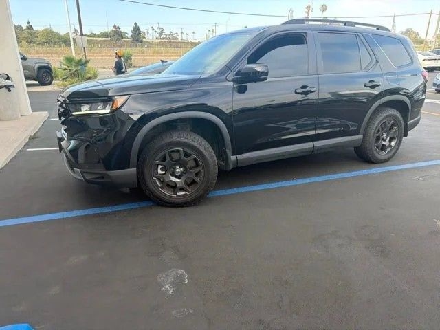 Certified 2025 Honda Pilot TrailSport image 7