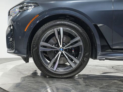 Used 2022 BMW X7 xDrive40i w/ M Sport Package image 3