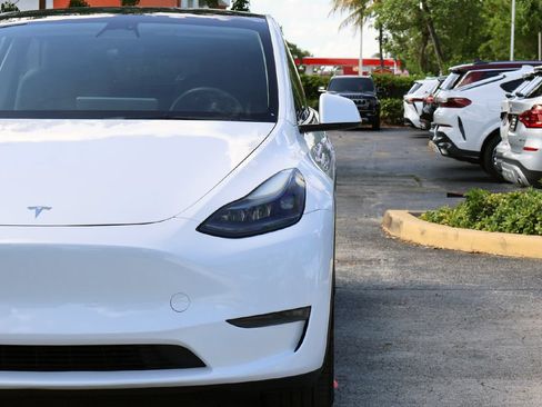 Used 2023 Tesla Model Y Long Range AWD/4WD image 15
