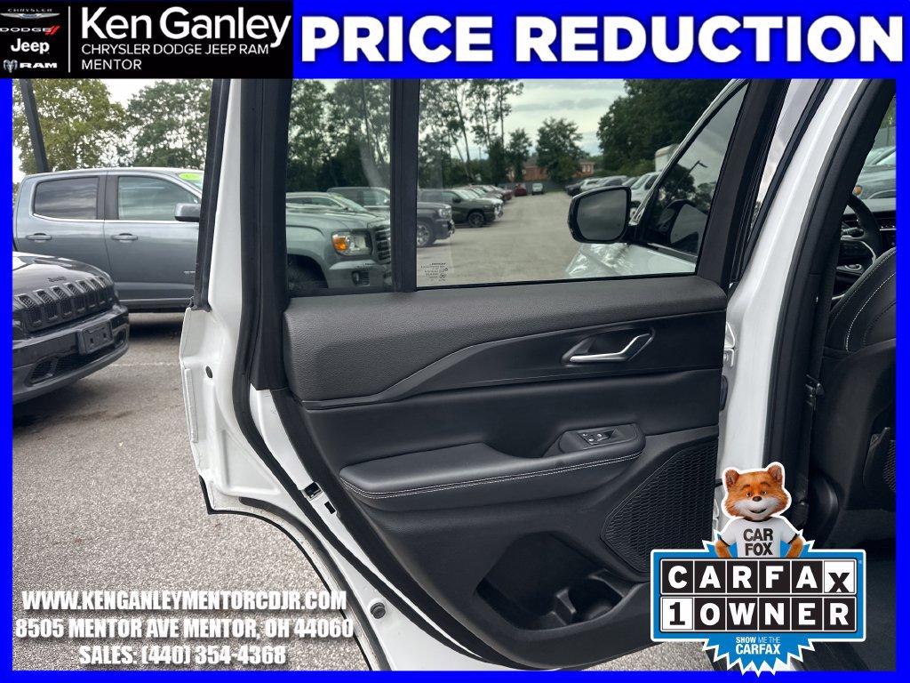 Used 2023 Jeep Grand Cherokee Altitude AWD/4WD image 22