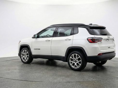 Used 2025 Jeep Compass Limited AWD/4WD image 5