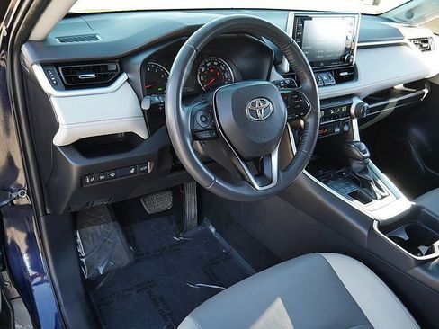 Used 2021 Toyota RAV4 XLE Premium image 11