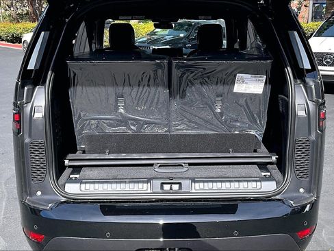 New 2026 Land Rover Discovery Dynamic SE image 12