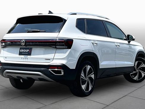 Used 2025 Volkswagen Taos SE w/ Panoramic Sunroof Package AWD/4WD image 13