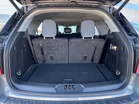 Used 2024 Ford Explorer XLT w/ Equipment Group 202A image 28