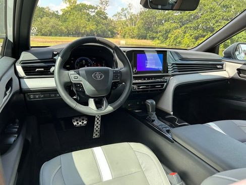 Used 2025 Toyota Camry SE w/ Convenience Package FWD image 12