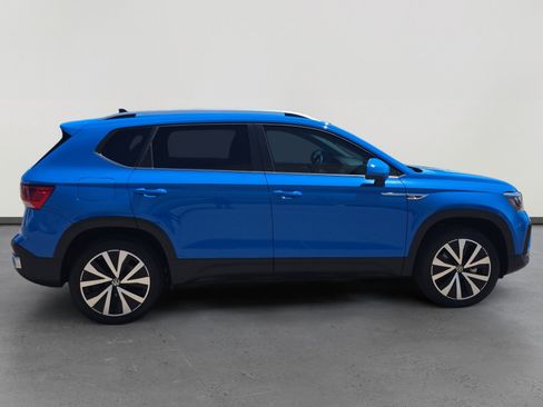 Certified 2024 Volkswagen Taos SE FWD image 6