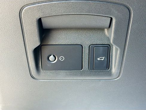 Used 2024 Land Rover Range Rover Velar Dynamic SE image 35