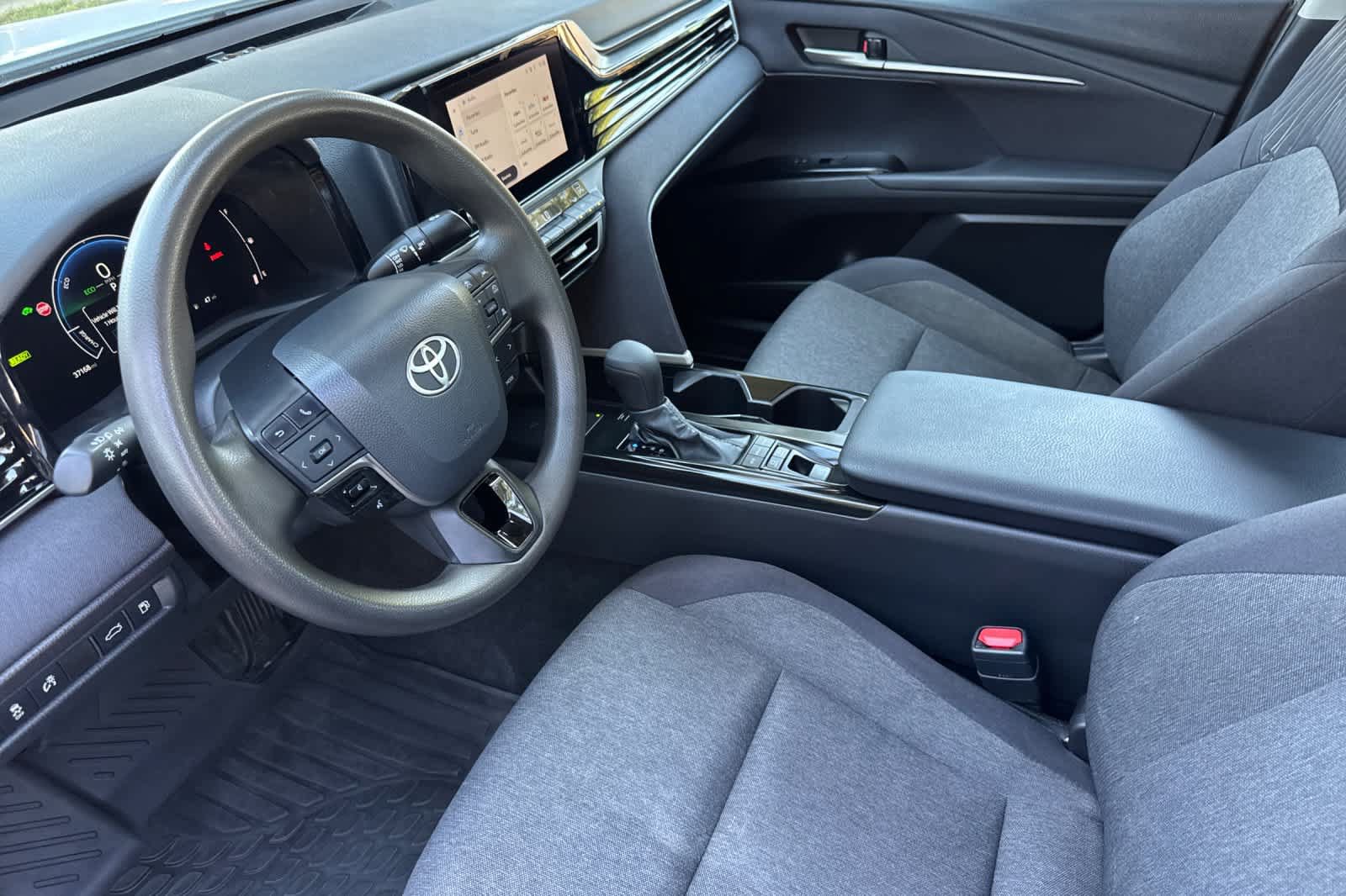 Used 2025 Toyota Camry LE AWD/4WD image 11