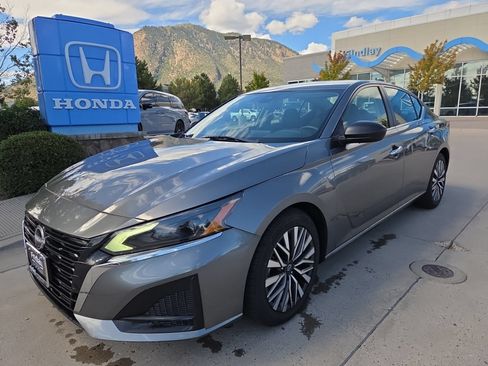Used 2024 Nissan Altima 2.5 SV FWD image 1