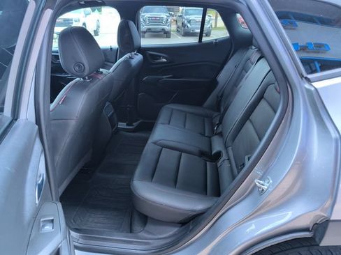 Used 2024 Chevrolet Trax RS w/ Sunroof Package FWD image 23