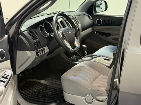 Used 2014 Toyota Tacoma 4x4 Double Cab w/ SR5 Package image 8