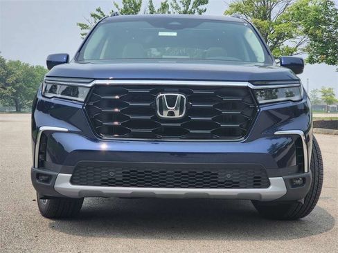Used 2023 Honda Pilot Touring image 8