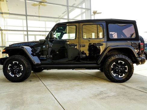 Used 2024 Jeep Wrangler Unlimited Rubicon 4xe AWD/4WD image 9