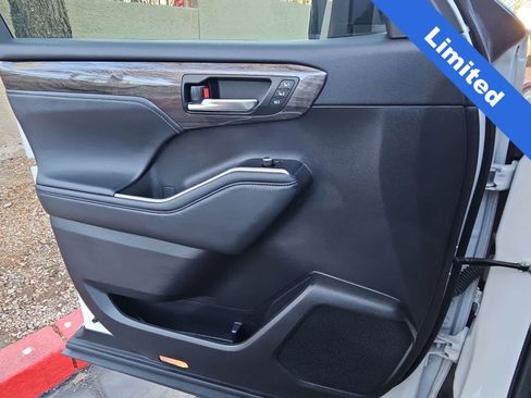 Used 2023 Toyota Highlander Limited image 28