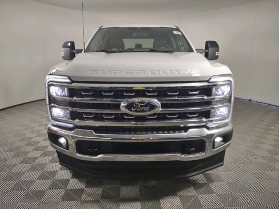 Used 2025 Ford F250 Lariat w/ FX4 Off-Road Package AWD/4WD image 4