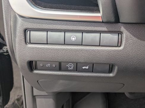 Used 2025 Nissan Rogue SV AWD/4WD image 17
