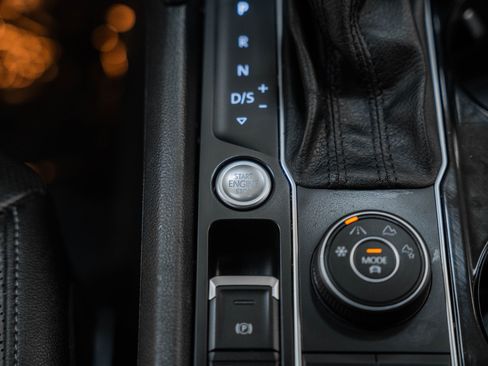 Used 2019 Volkswagen Atlas SEL Premium image 32